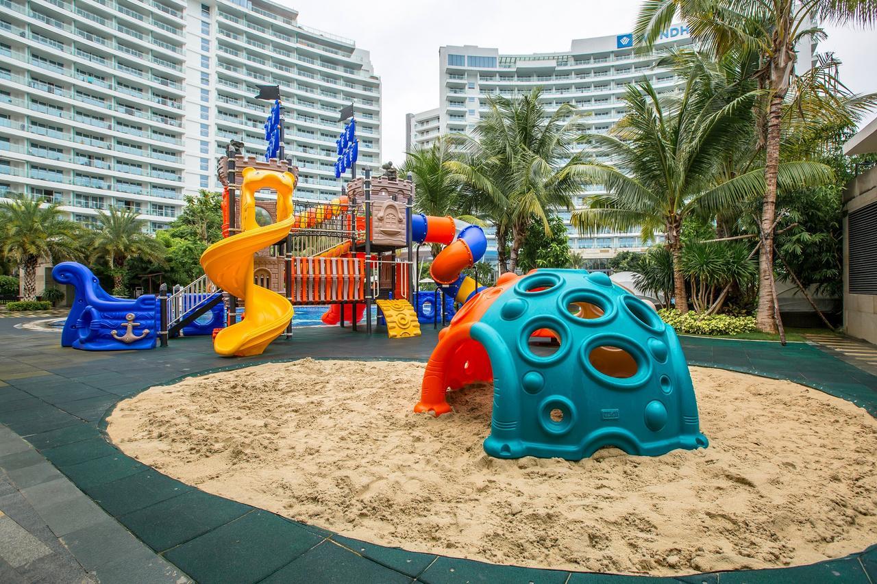 Wyndham Sanya Bay Hotel Exterior photo