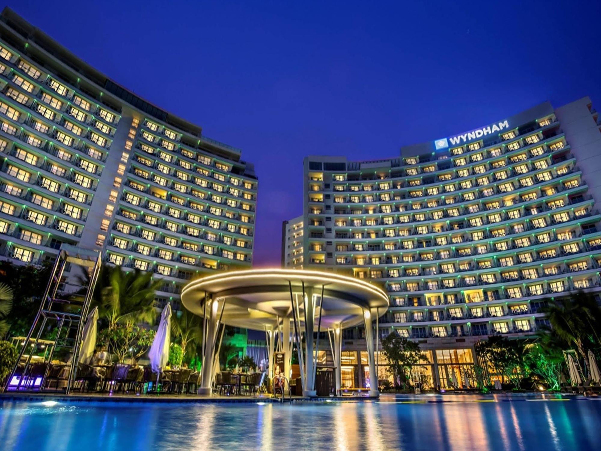 Wyndham Sanya Bay Hotel Exterior photo